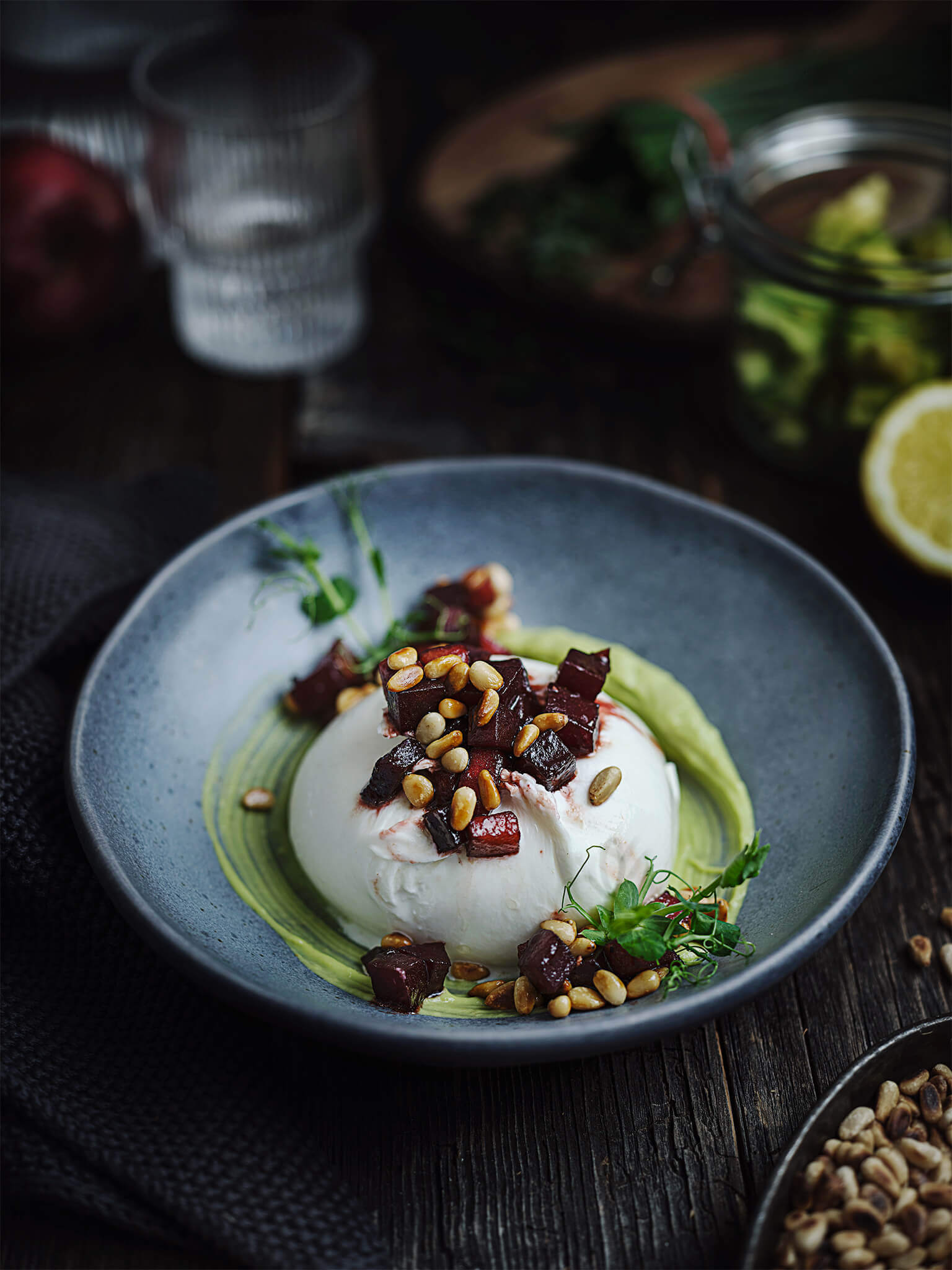 Apfel &amp; Rote Rüben auf Burrata - Rezepte von Honig &amp; Speck